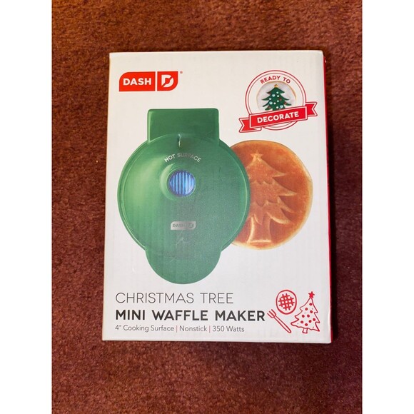 DASH Christmas Tree mini waffle maker - Picture 1 of 12